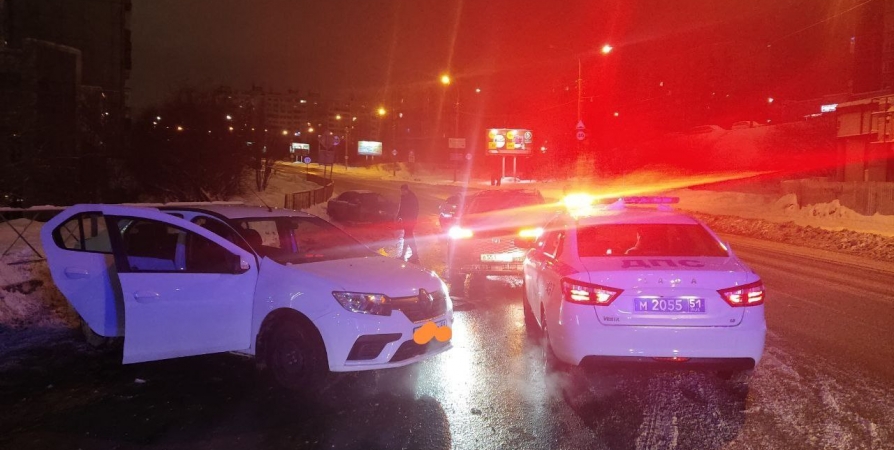 Из-за пьяного водителя в Мурманске столкнулись три автомобиля