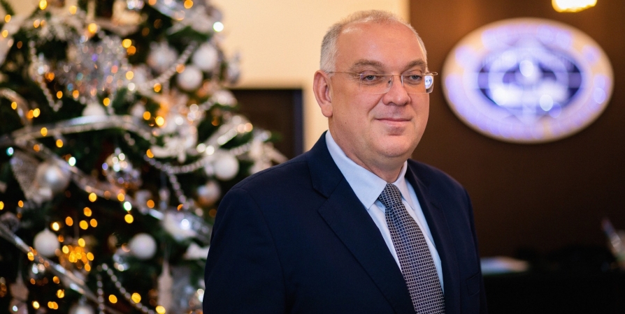 Поздравление с Новым 2024 годом и Рождеством исполнительного директора АО «Мурманский морской торговый порт» П.П. Олейника