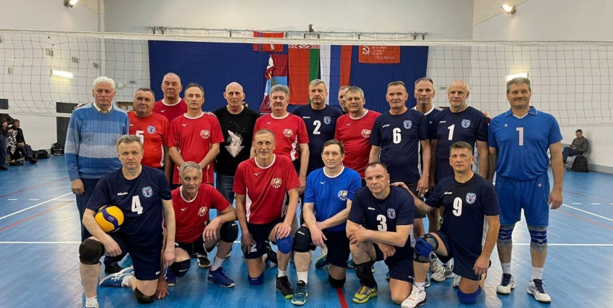 Мурманские волейболисты участвуют в турнире среди городов-героев