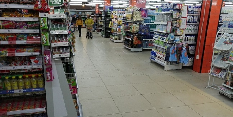 55-летний мужчина лез в драку с покупателями мурманского гипермаркета