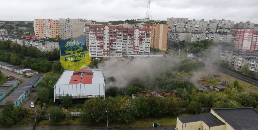 На Кольском в Мурманске горел недостроенный ангар [видео]