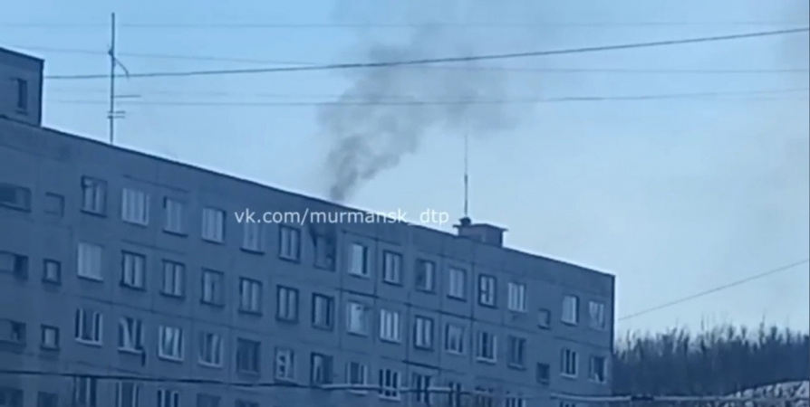 В Мурманске загорелось общежитие на Баумана