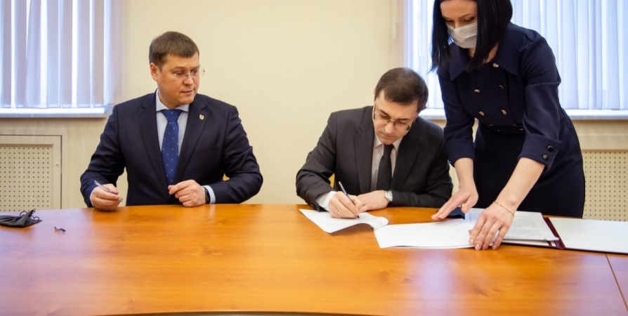 В Мурманске подписан контракт с новым главой администрации