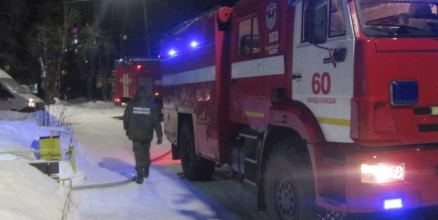При пожаре в квартире в Кандалакше погиб человек