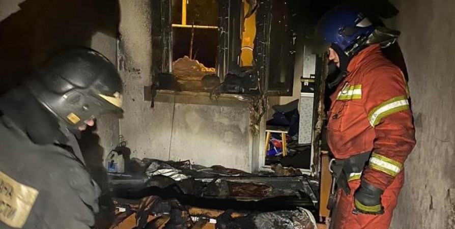 В 3-комнатной квартире на Хлобыстова в Мурманске потушили пожар