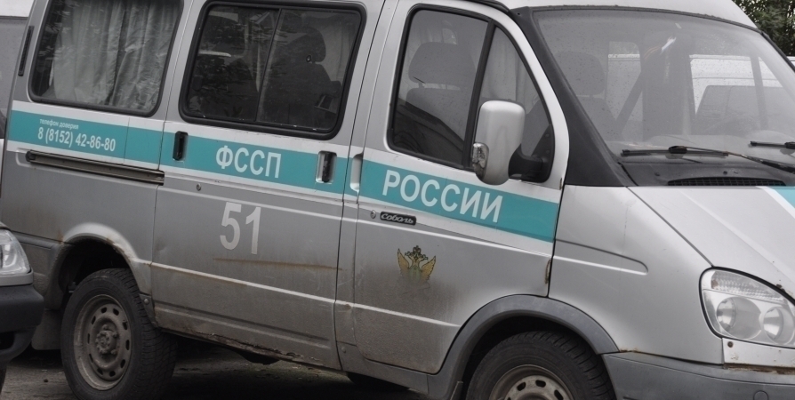 Житель Полярного погасил долг перед бывшей женой после ареста квартиры