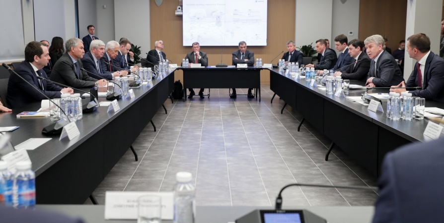 На совещании в Мурманске председатель Госдумы поручил создать рабочую группу для поддержки СПГ-отрасли