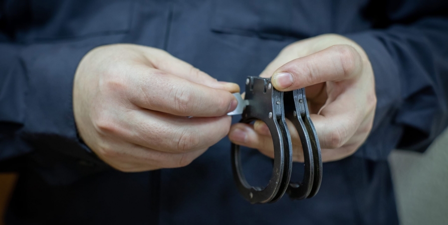 Мурманчанин осужден на 10 лет за убийство собутыльника чайником