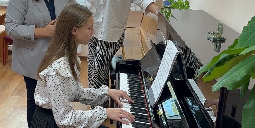 Рояль и виолончели: В школах искусств ЗАТО Александровск презентовали новое музыкальное оборудование