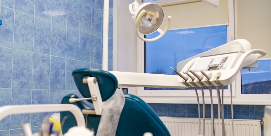 Без зубов и с кредитами: мурманчане вынуждены судиться с парикмахерской-стоматологией