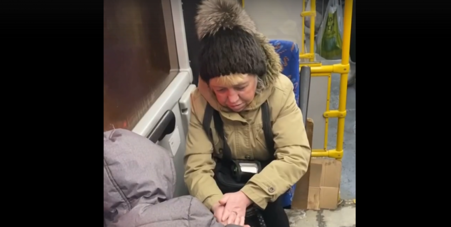 Север помогает: кондуктор в Мурманске согрела замерзшего мальчишку