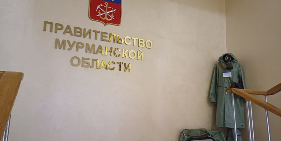 В коридорах правительства открыли выставку о безопасности в Мурманской области – фоторепортаж