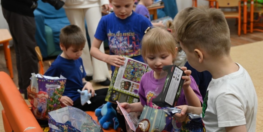 В Мурманске на акции «Подари детям счастье» собрали 500 подарков