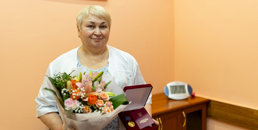 Руководитель мурманской стоматологии «Дента» Татьяна Елпанова награждена медалью за вклад в развитие региона