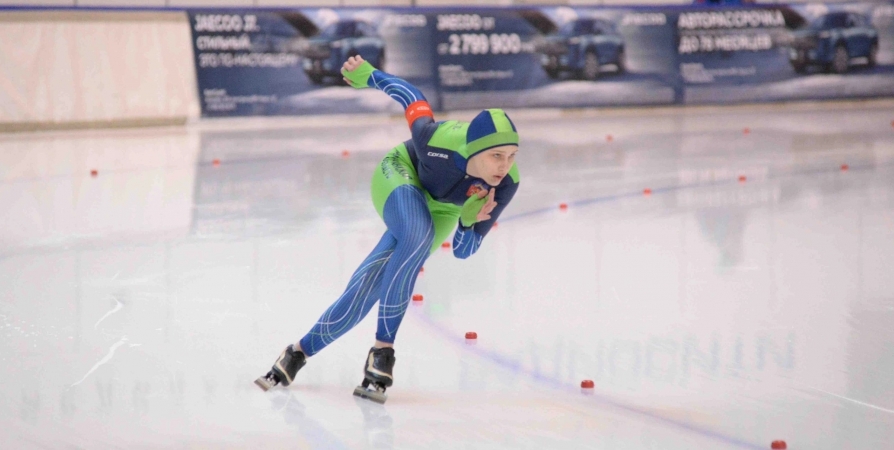 Спортсменка из Оленегорска завоевала «серебро» на первенстве СЗФО по конькобежному спорту
