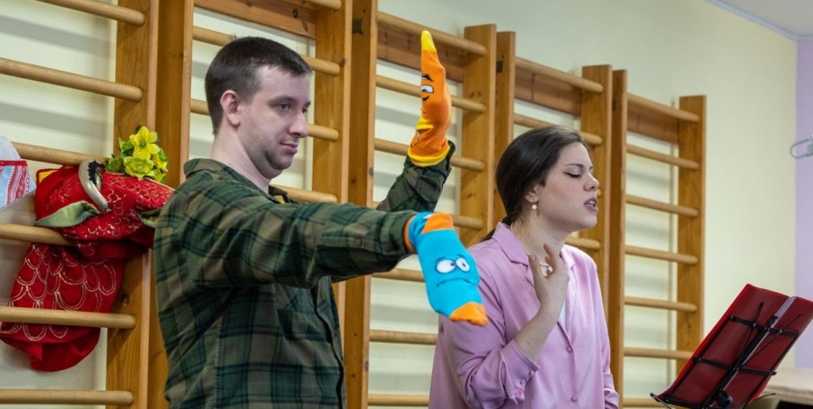 Актеры мурманского театра провели мастер-класс для подопечных Центра социального обслуживания