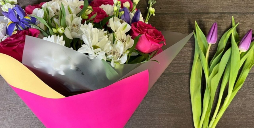 Букет цветов накануне 8 марта в Мурманске будет стоить около 4000 рублей