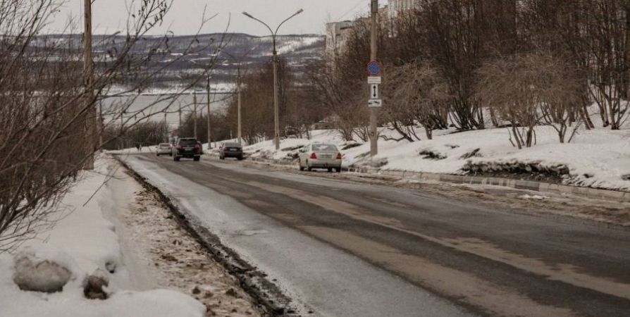 Подрядчик устранит дефекты дороги на Достоевского в Мурманске в мае