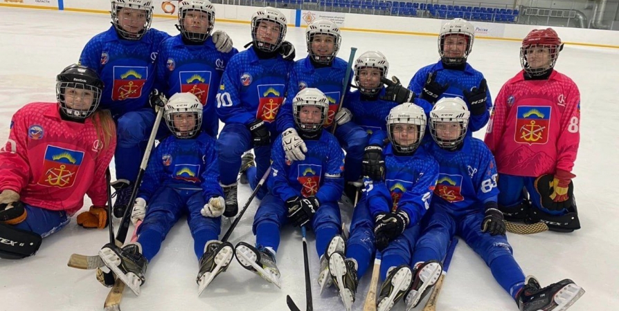 Женская сборная Мурманской области досрочно победила на первенстве России по мини-хоккею
