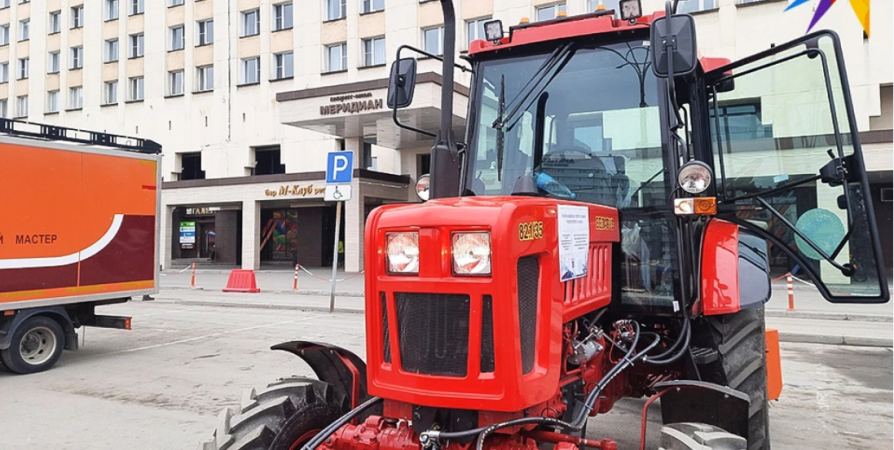 Новый трактор для мурманского УДХ первыми опробовали горожане