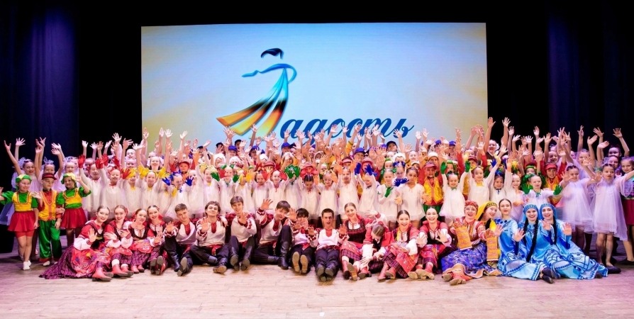 Ансамбль «Радость» поздравит многодетные семьи Мурманской области
