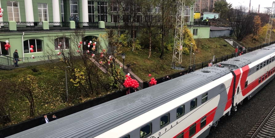 Первый двухэтажный поезд из Мурманска