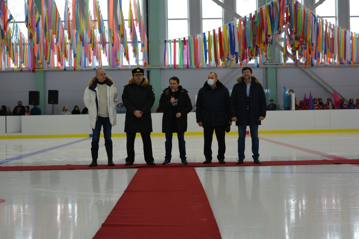 Метеор мурманск спорткомплекс. Ледовая арена метеор мурманск. Ледовый каток мурманск. Каток метеор мурманск. Каток метеор мурманск.